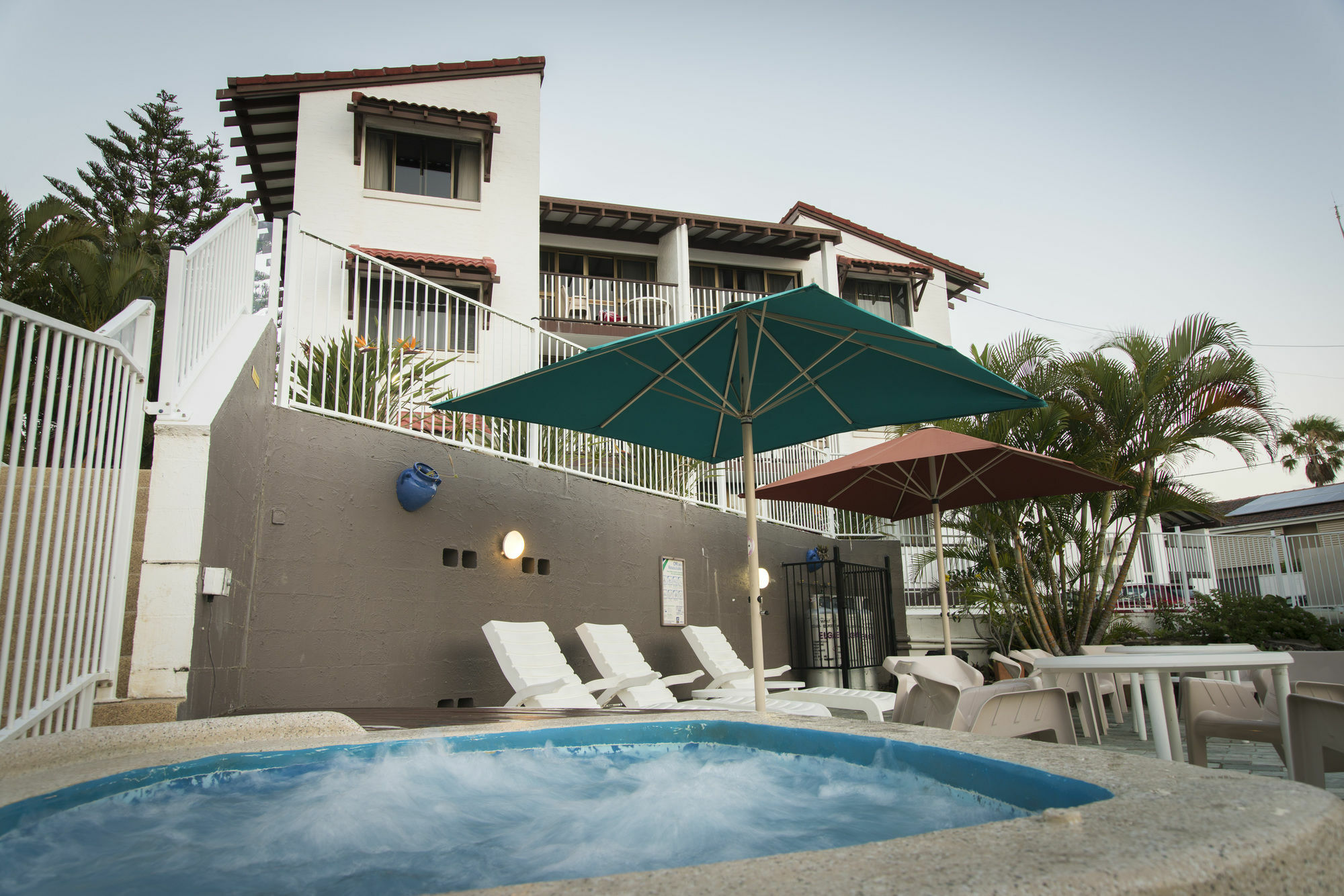 Don Pancho Beach Resort Bargara Exterior photo