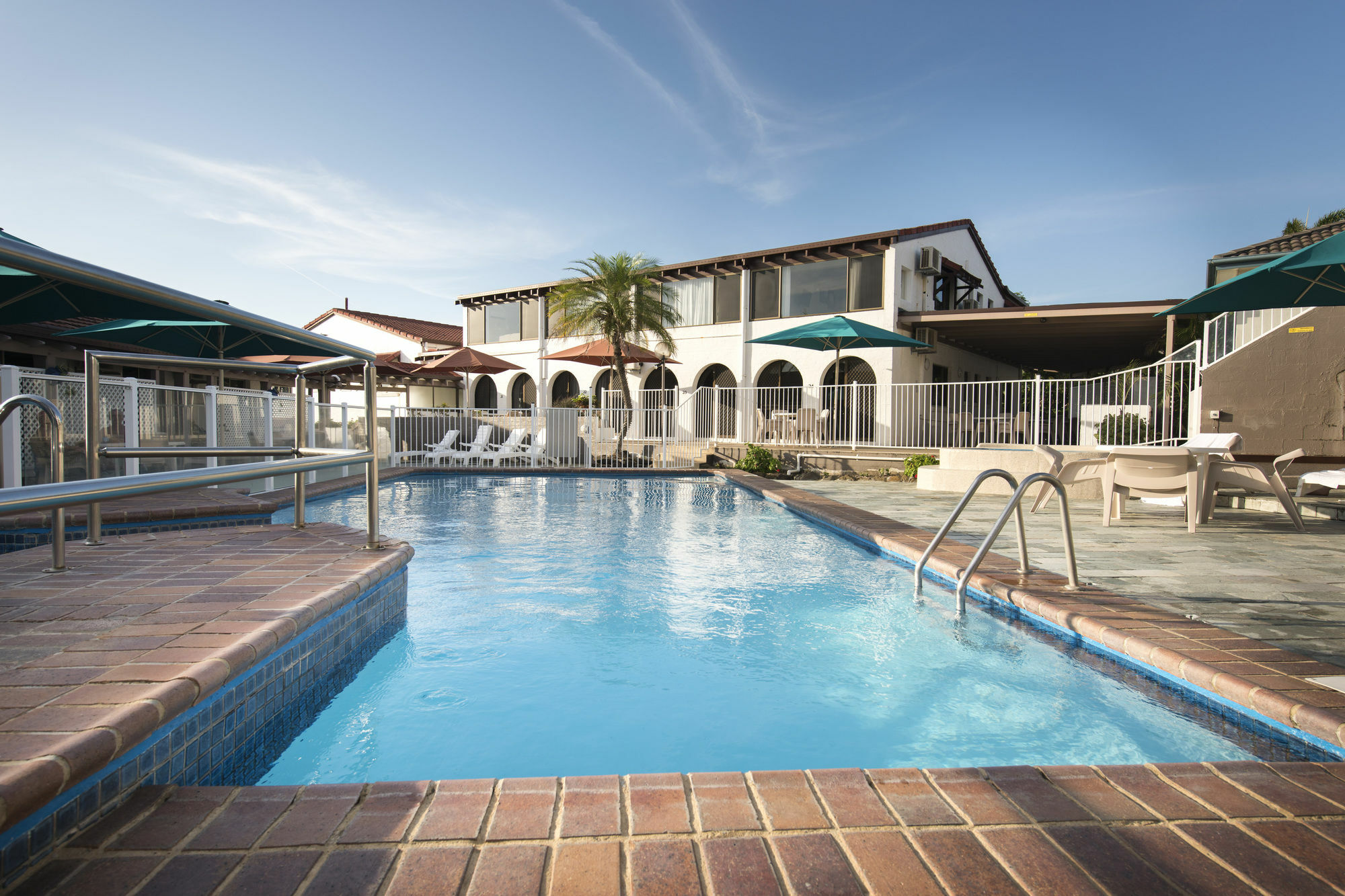 Don Pancho Beach Resort Bargara Exterior photo